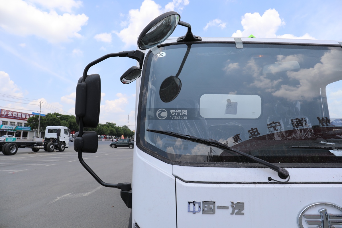 解放虎VH国五5.15米危险品厢式运输车右后视镜