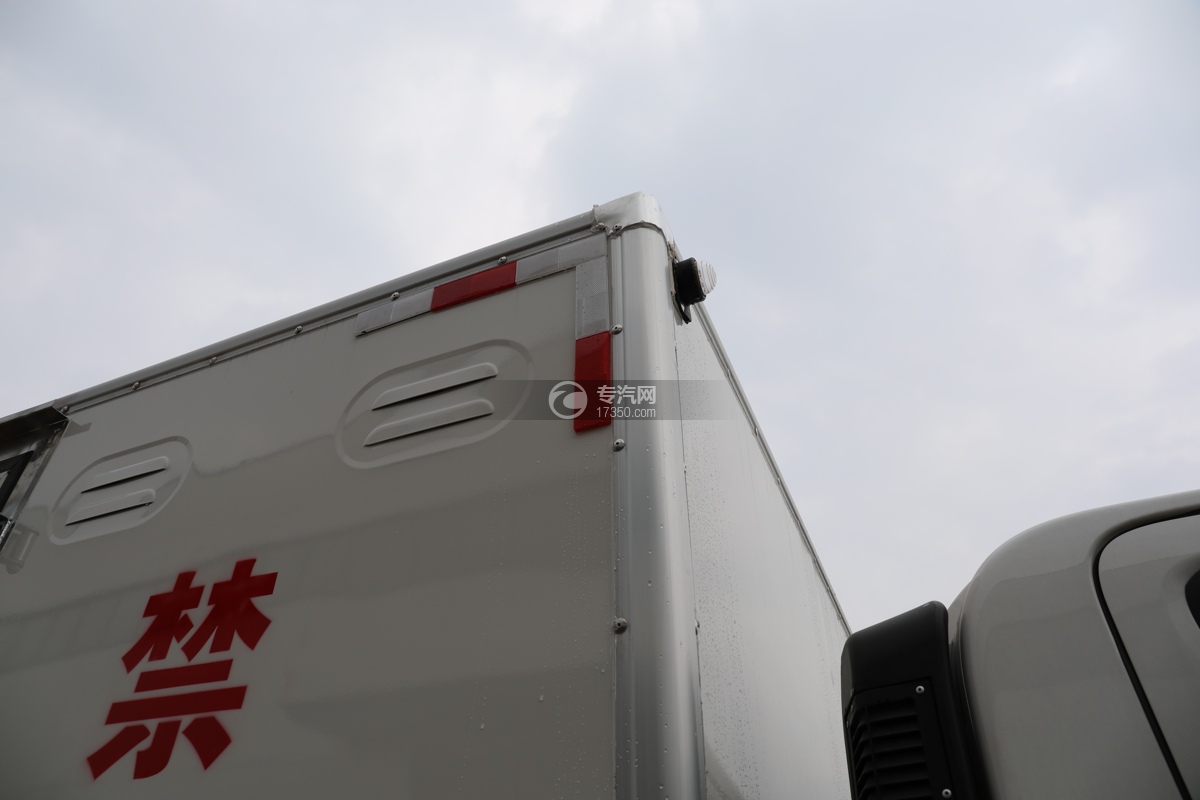 福田欧马可S1国六4.1米易燃液体厢式运输车通风孔
