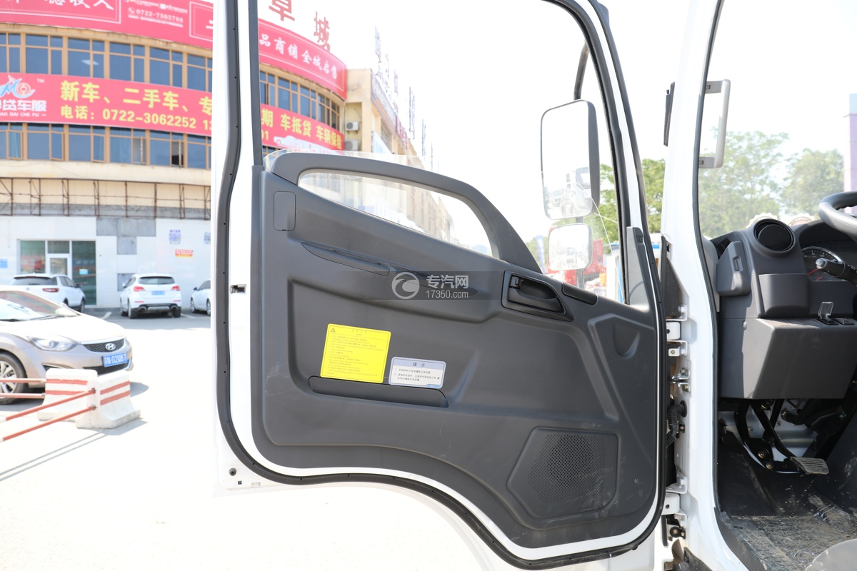 解放虎VH国五5.1米气瓶运输车电动门窗