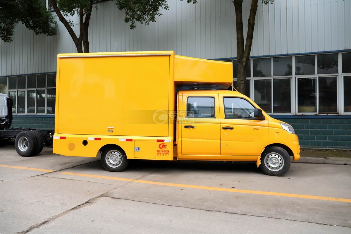 福田祥菱双排国六LED广告宣传车（黄色）侧面图