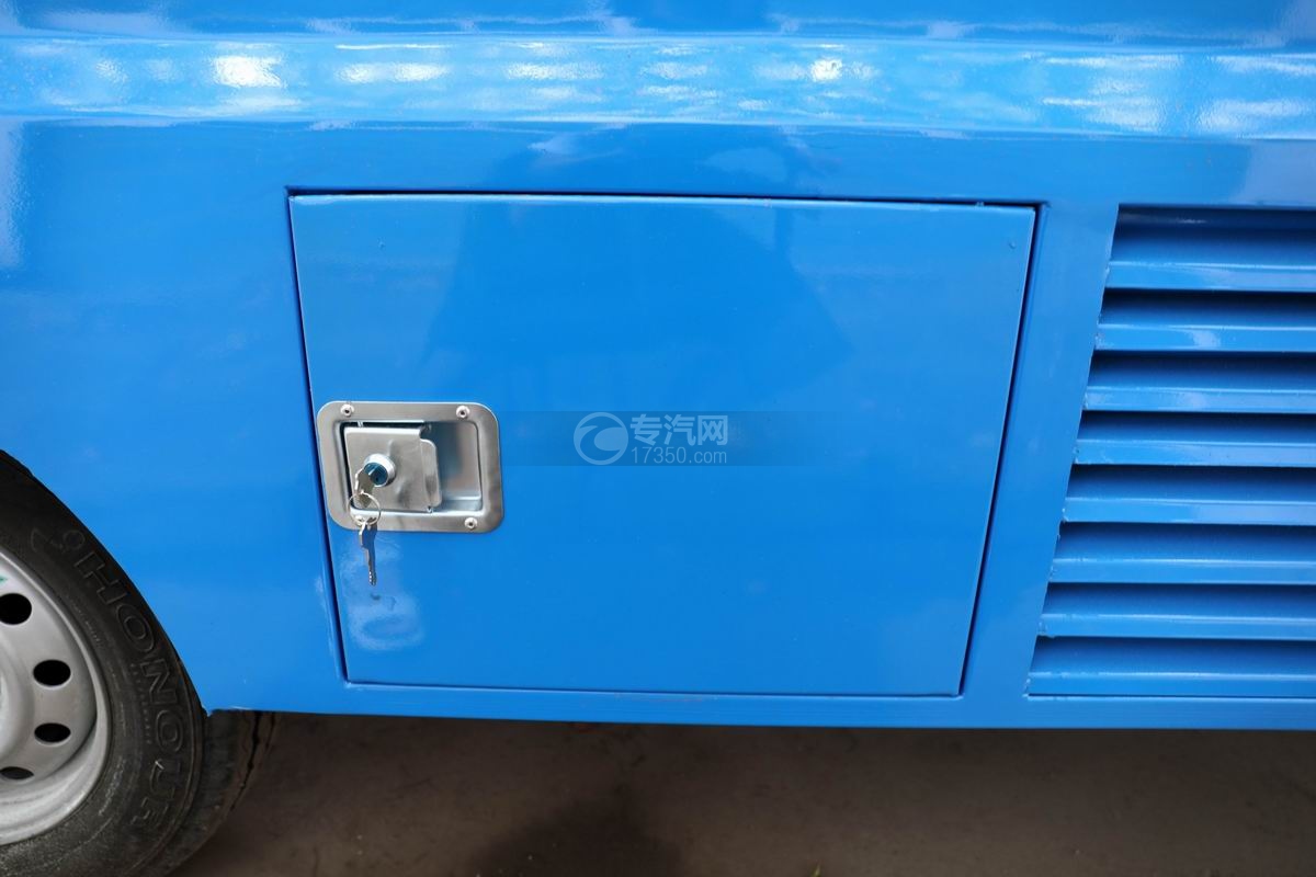 福田祥菱单排国六LED广告宣传车（蓝色）工具箱