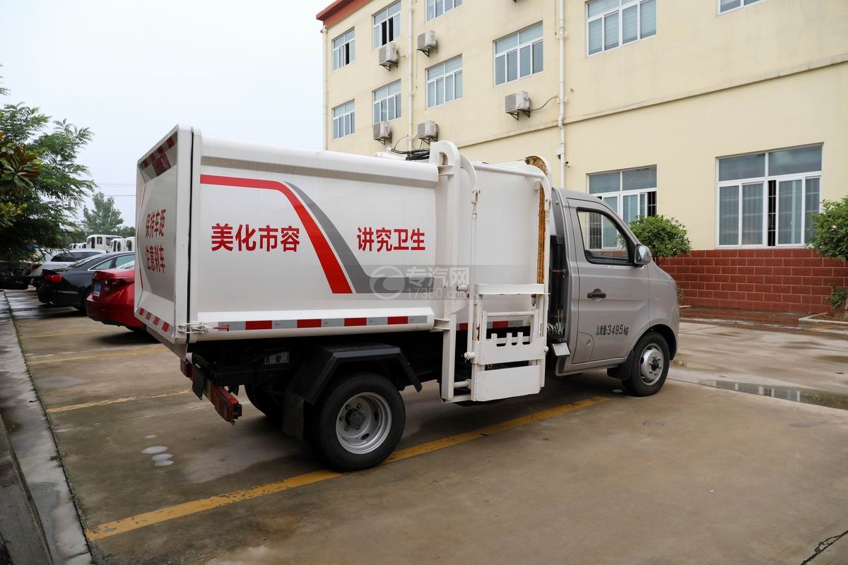 重庆长安跨越王X1国六自装卸式垃圾车侧后方图