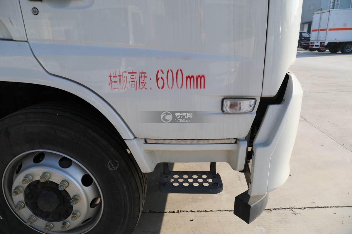 东风天锦国六6.6米气瓶运输车栏板高度