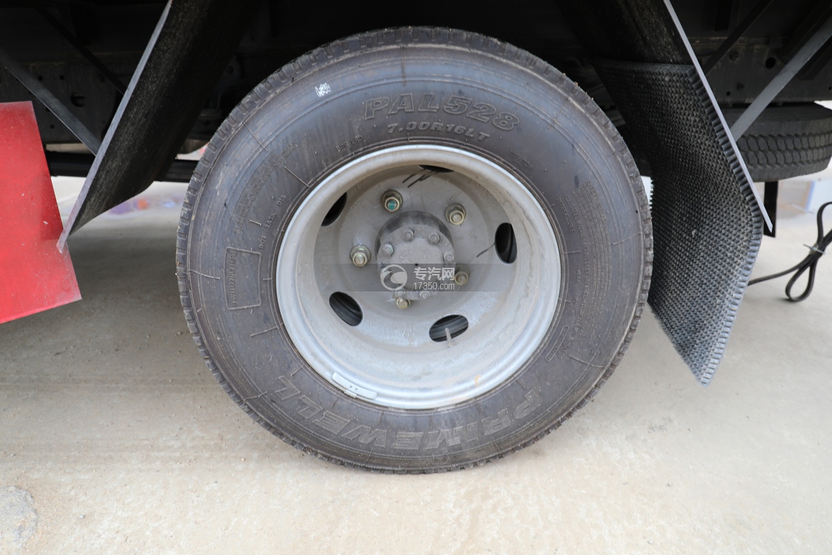 福田欧马可S3国六4.1米气瓶运输车轮胎
