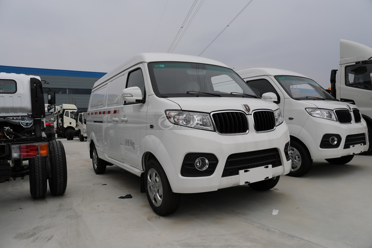 金杯新海狮国六面包冷藏车