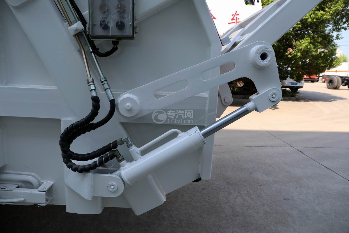陕汽轩德X9国六压缩式垃圾车翻转液压缸