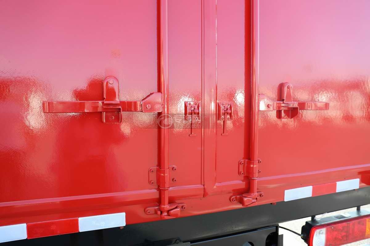 大运祥龙3300轴距国五4.05米冷藏车(红色厢体)后门锁件