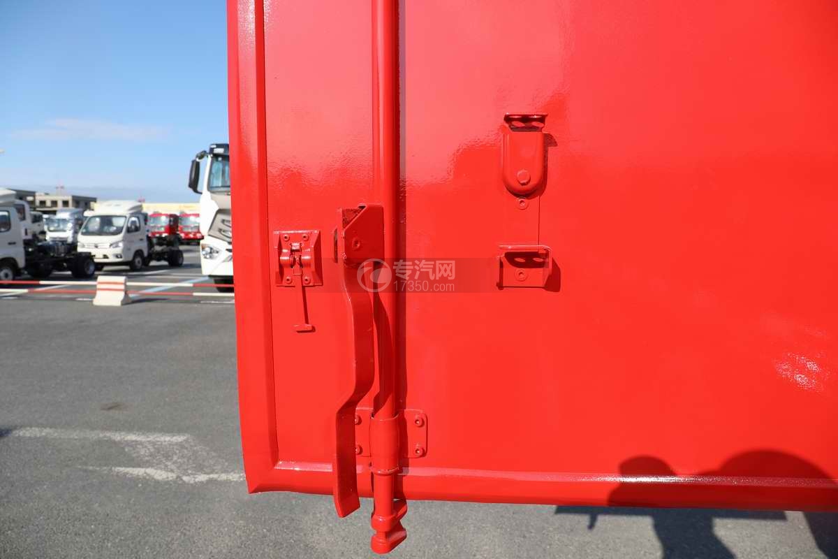 大运祥龙3300轴距国五4.05米冷藏车(红色厢体)不锈钢锁件