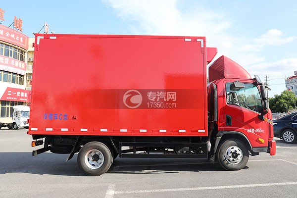 大运祥龙3300轴距国五4.05米冷藏车(红色厢体)右侧图