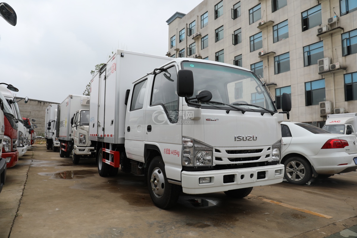 五十铃ELF双排国六3.15米冷藏车