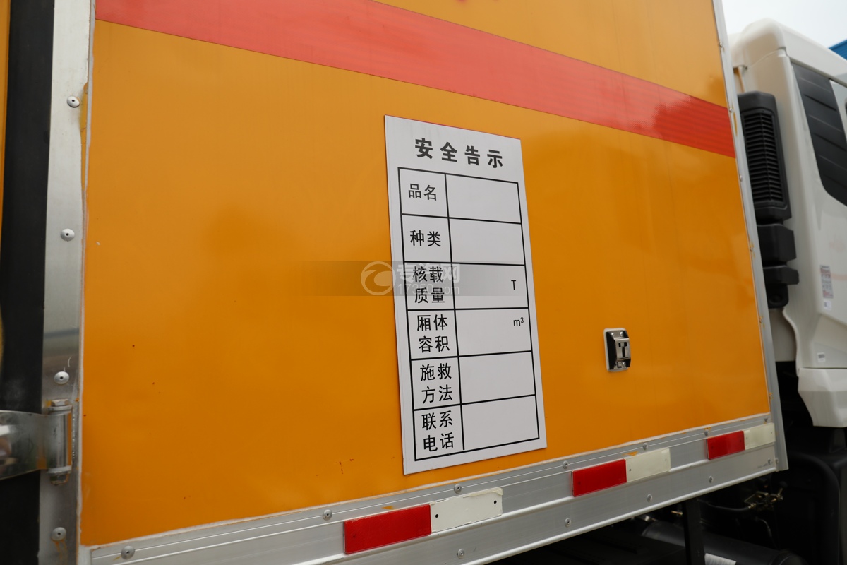 东风天锦国六6.2米防爆车安全告示牌