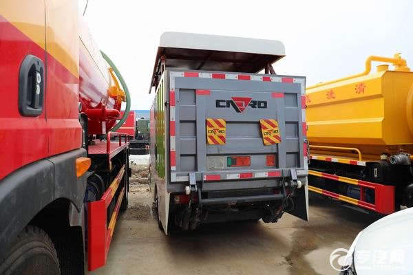 长安国六密闭式桶装垃圾运输车