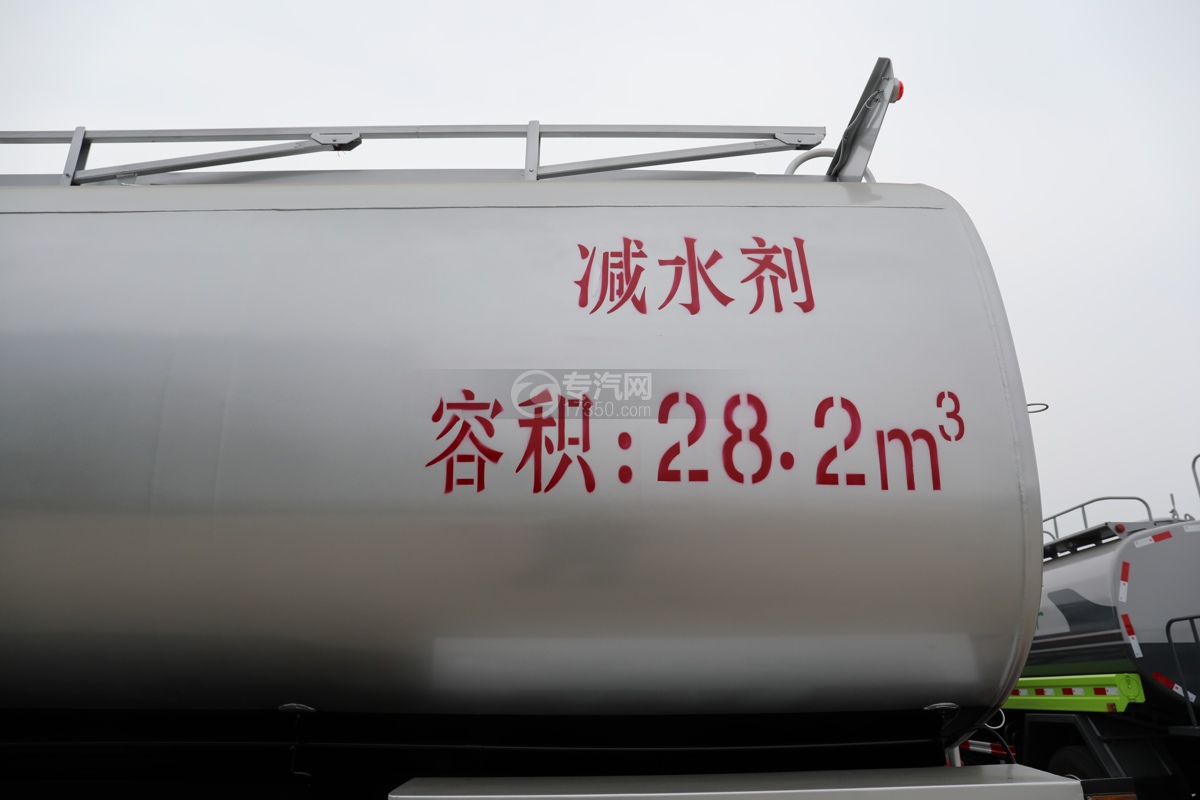 解放悍V前四后六28.2方供液车罐体标示