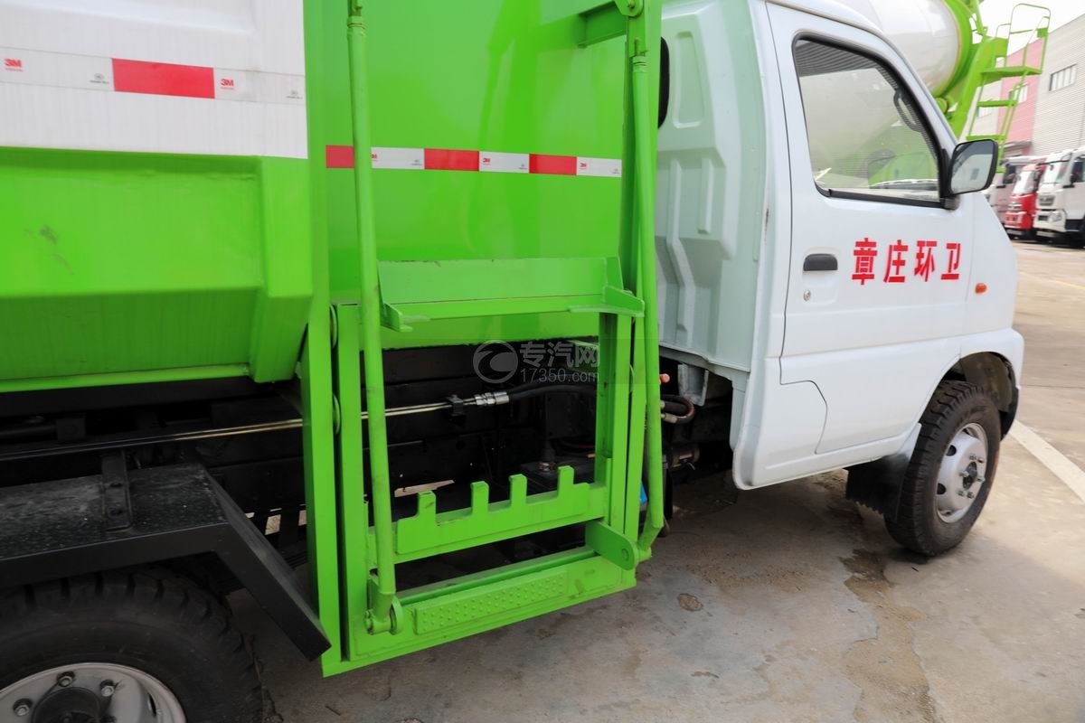 东风小康国六自装卸式垃圾车挂桶提升机构
