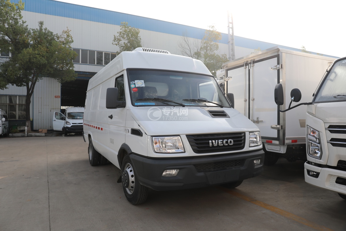 依维柯国五面包冷藏车