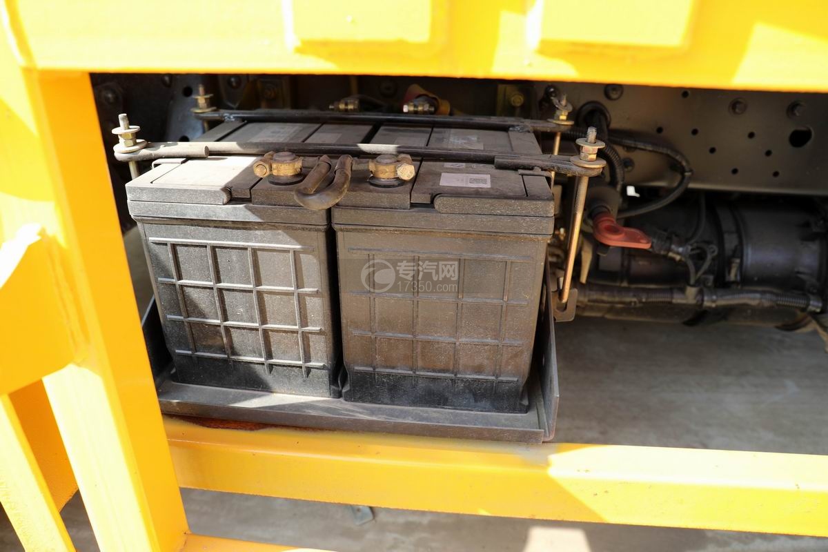 凯马K6自装卸式垃圾车蓄电池