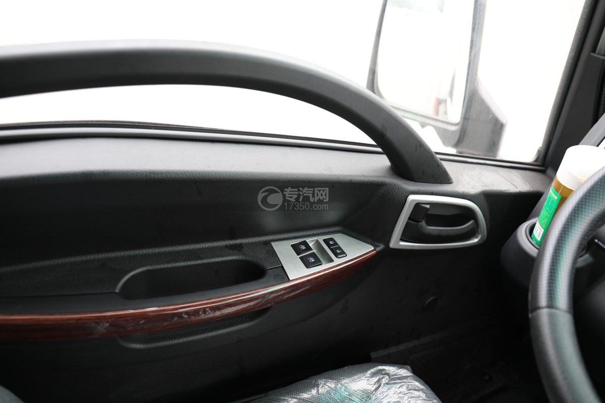 大运新奥普力小卡国六3.56米冷藏车电动门窗