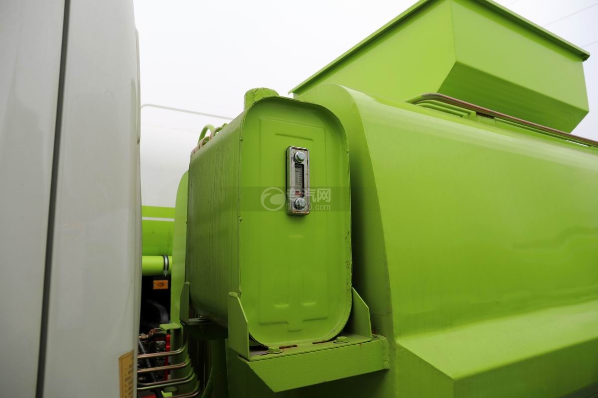 凯马K1国六餐厨式垃圾车液压油箱