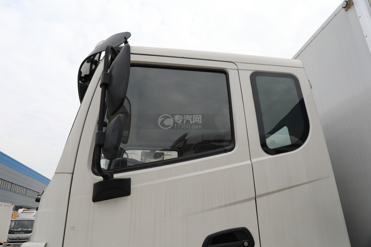 东风锦程V6国六6.8米易燃气体厢式运输车门窗