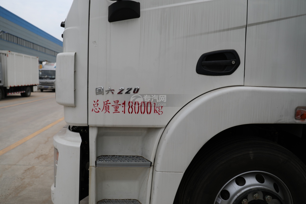 东风锦程V6国六6.8米易燃气体厢式运输车门标识