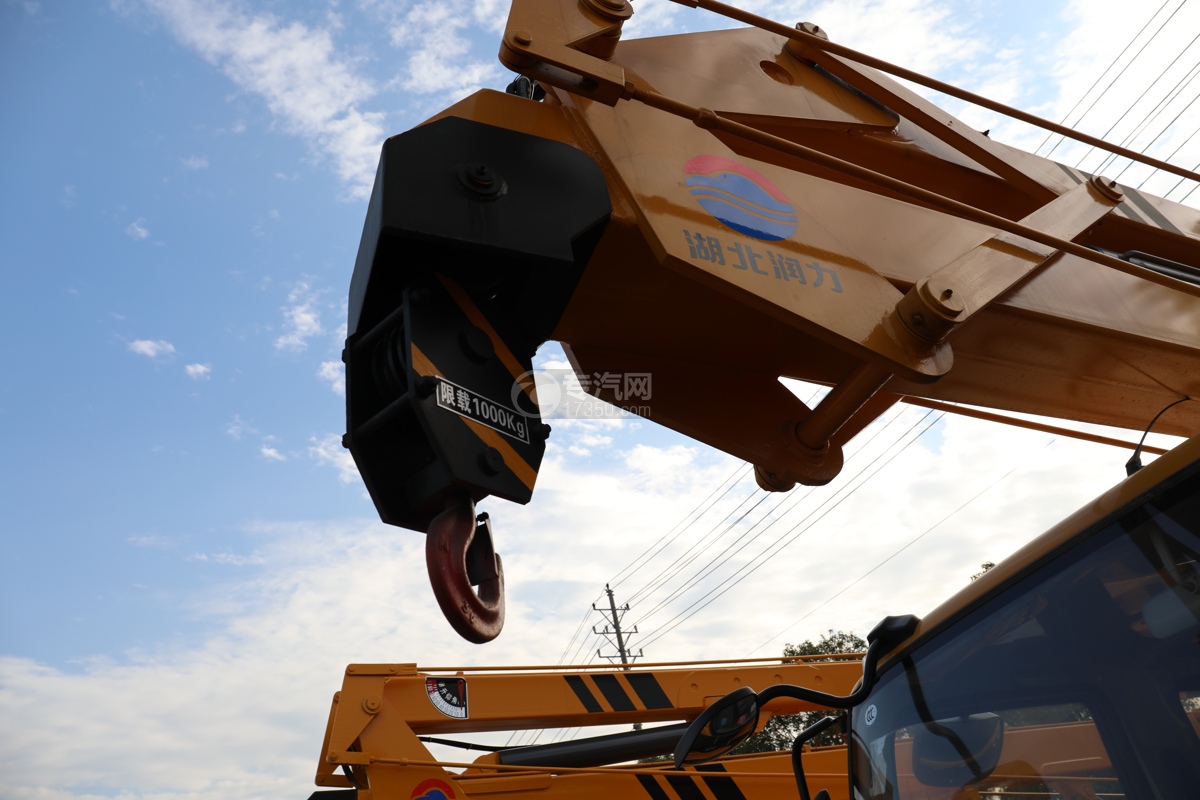 跃进C300双排国六18.5米折叠臂式高空作业车吊钩