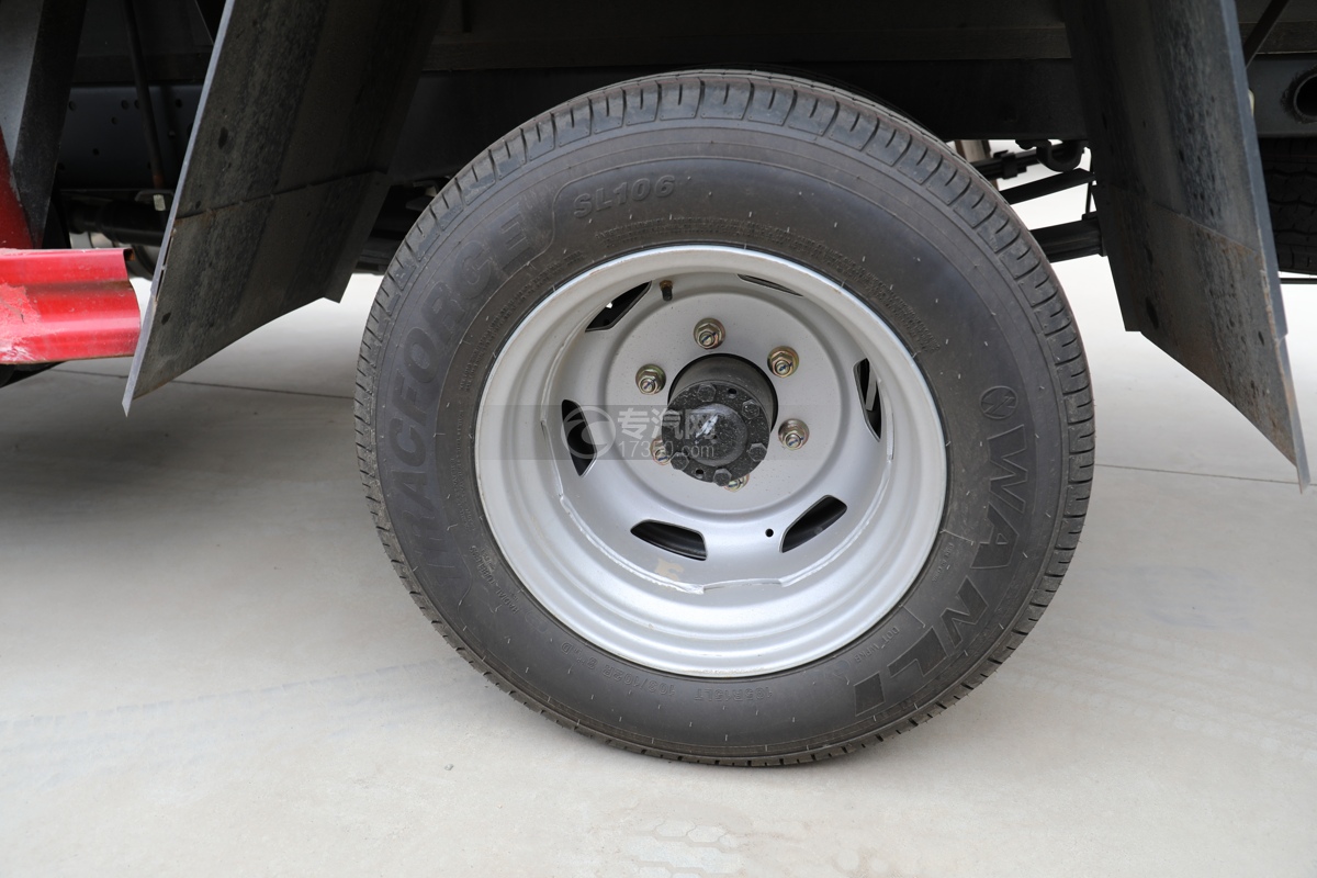 跃进福运S80国六3.1米易燃气体厢式运输车轮胎
