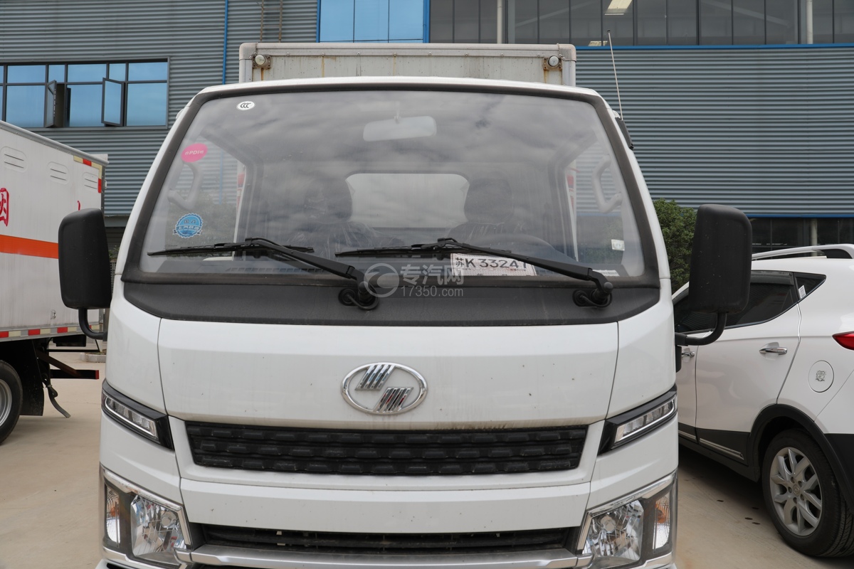 跃进福运S80国六3.1米易燃气体厢式运输车挡风玻璃