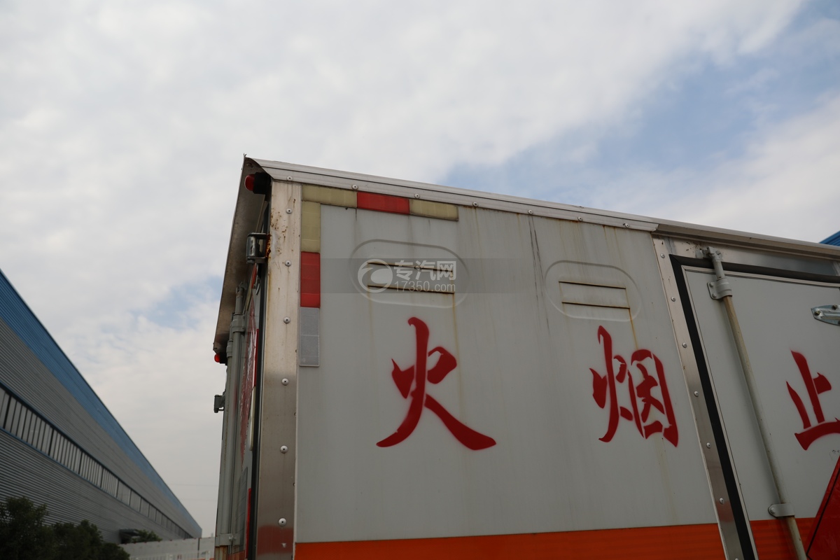 跃进福运S80国六3.1米易燃气体厢式运输车通风孔