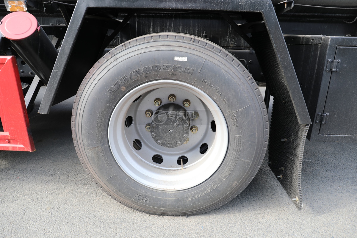 解放J6L国六9.4方腐蚀性物品罐式运输车轮胎
