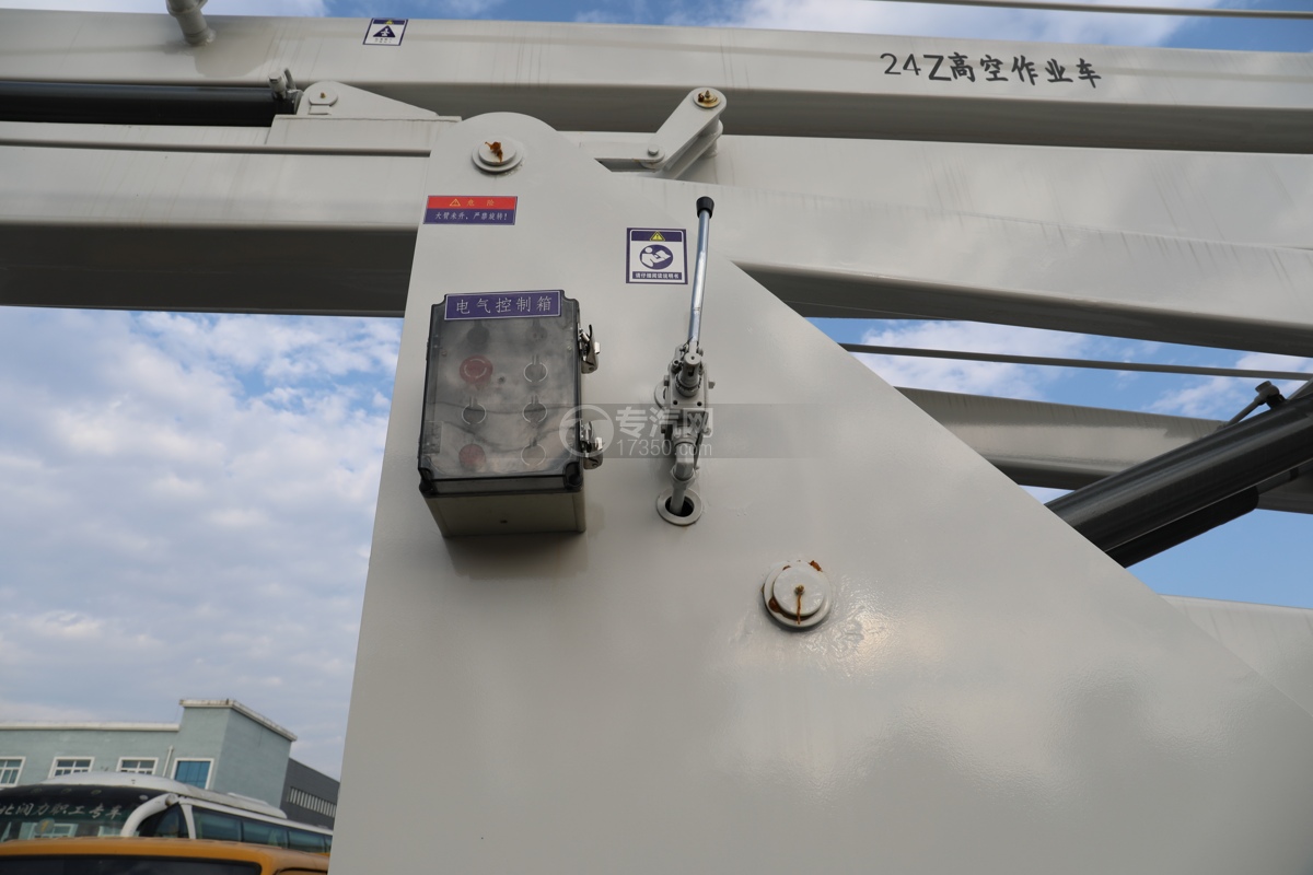 东风天锦VR国六24米折叠臂式高空作业车大臂操作盒