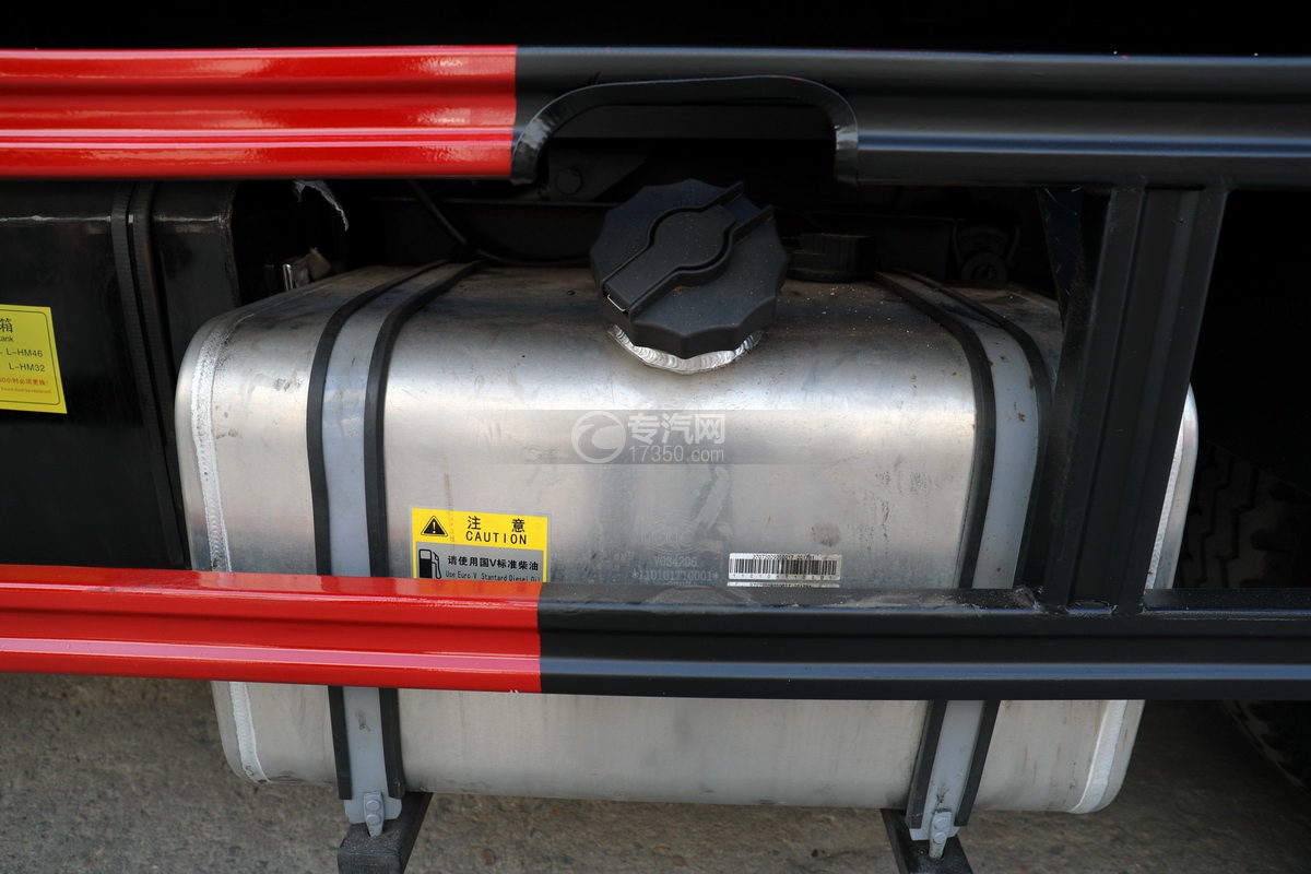 大运奥普力3550轴距一拖二蓝牌清障车(红色)铝合金油箱