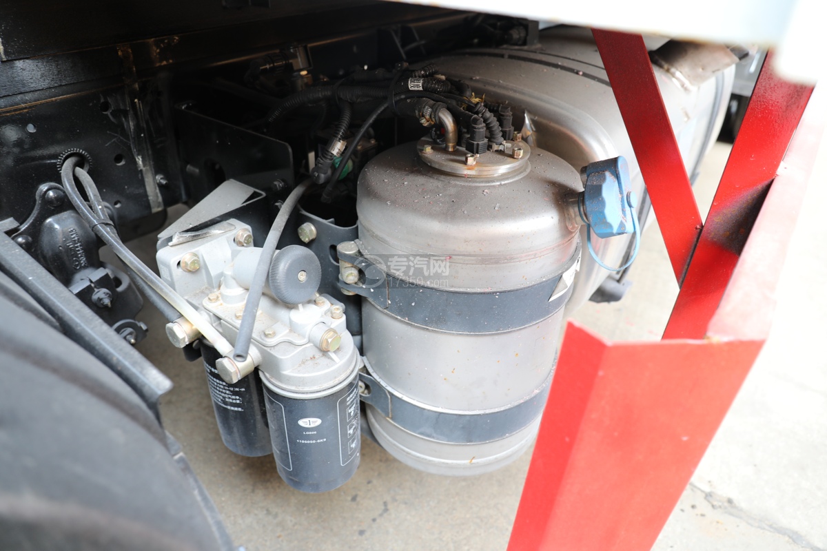 解放J6F国六5.15米气瓶运输车（仓栏式）滤芯