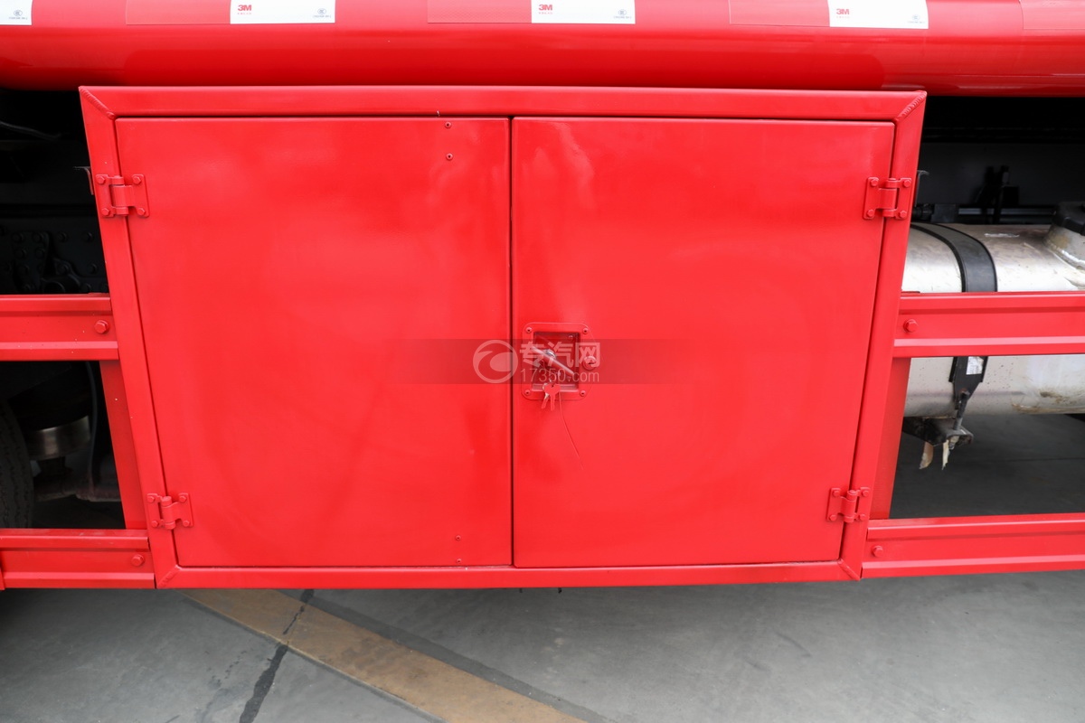 解放J6L单桥国五14.7方加油车(红色)卸料箱
