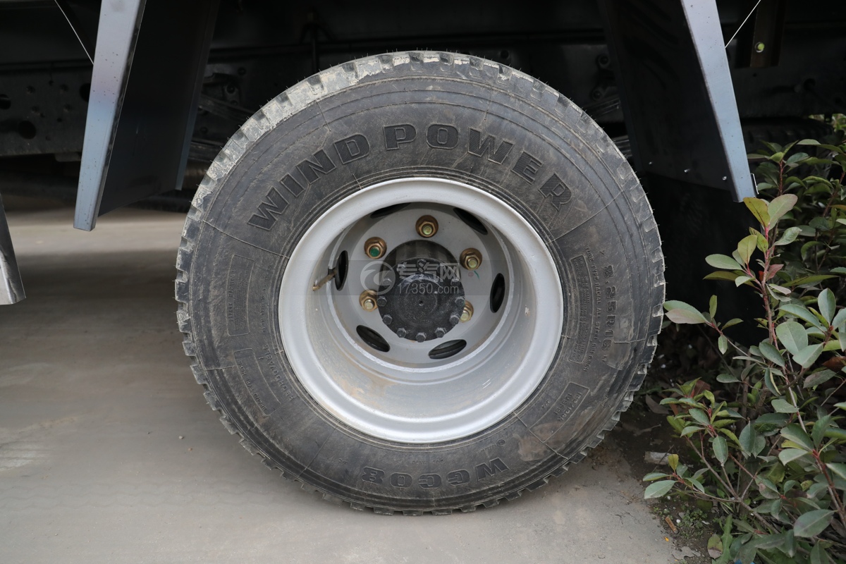 解放虎VH国六4.1米冷藏车轮胎