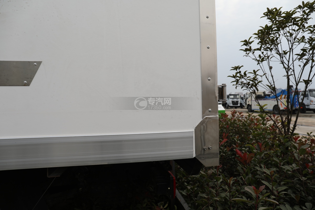 解放虎VH国六4.1米冷藏车不锈钢包角