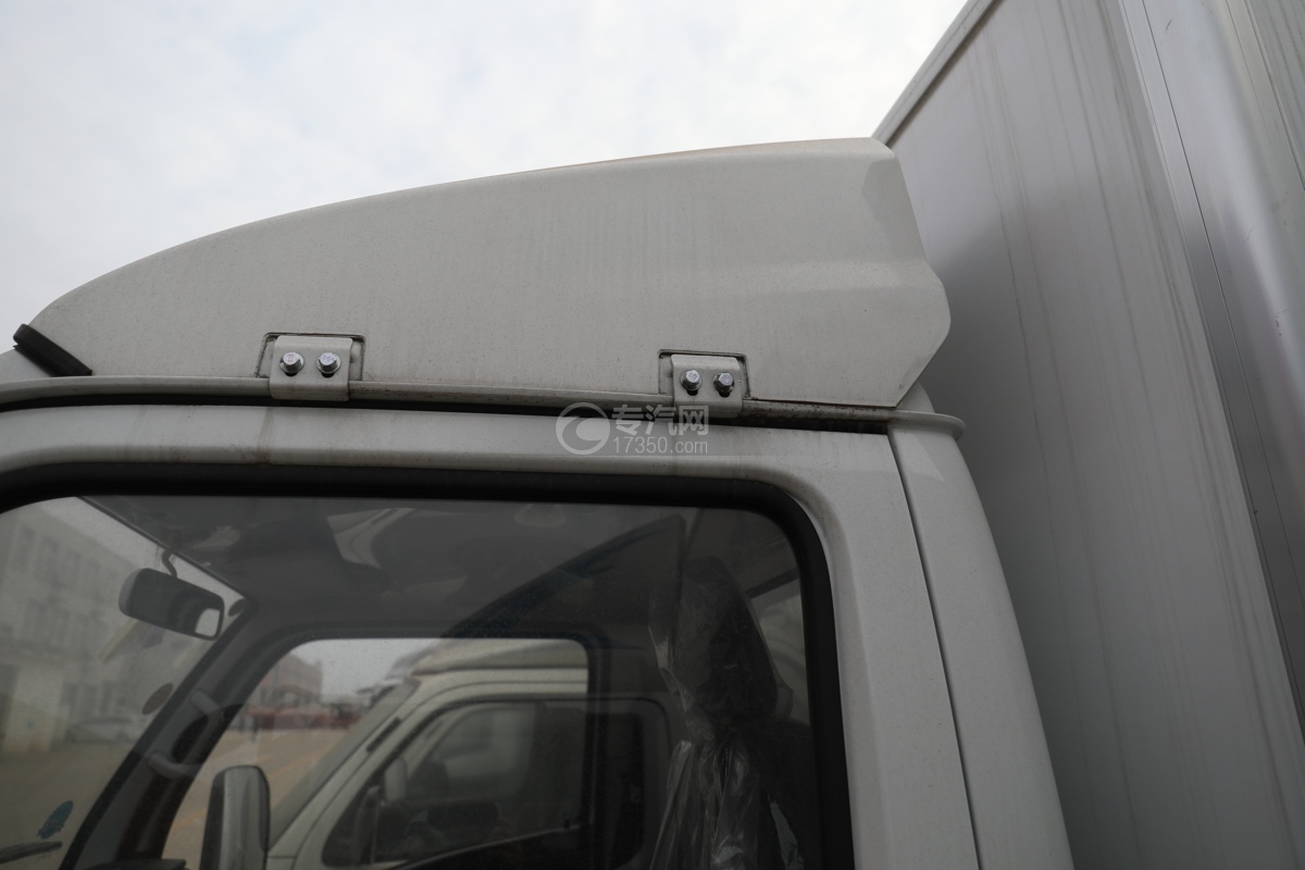 跃进福运S80国六3.26米冷藏车导流罩