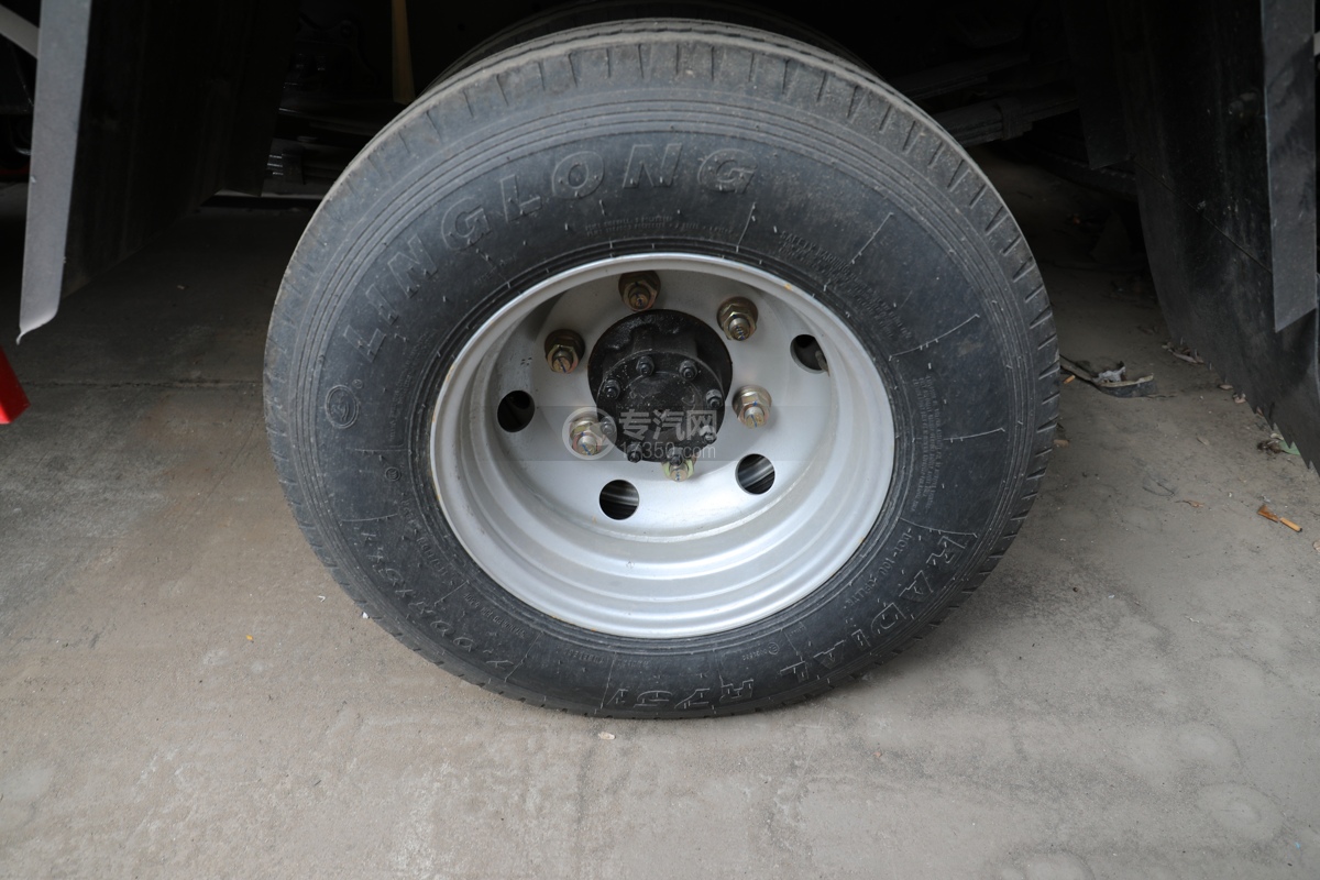 东风福瑞卡F6国六4.1米易燃气体厢式运输车轮胎