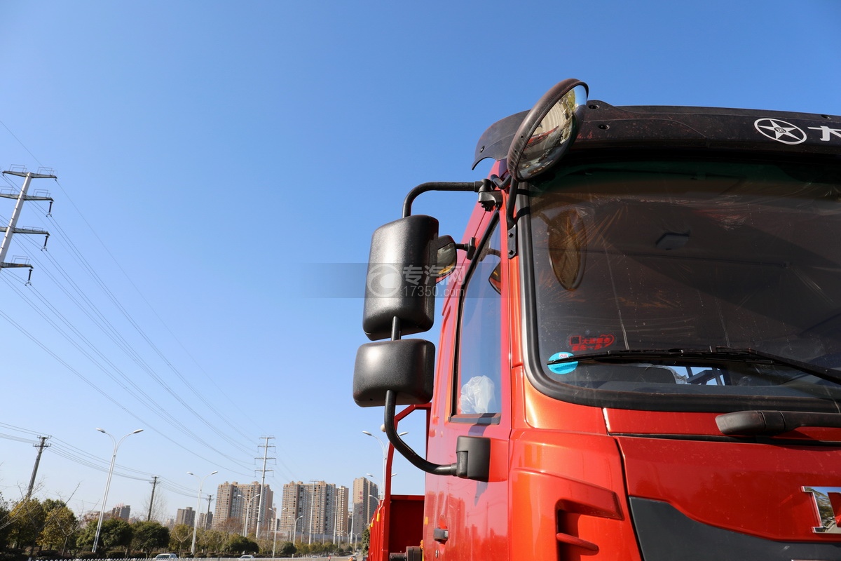 湖北大運F6隨動橋12噸直臂隨車吊后視鏡