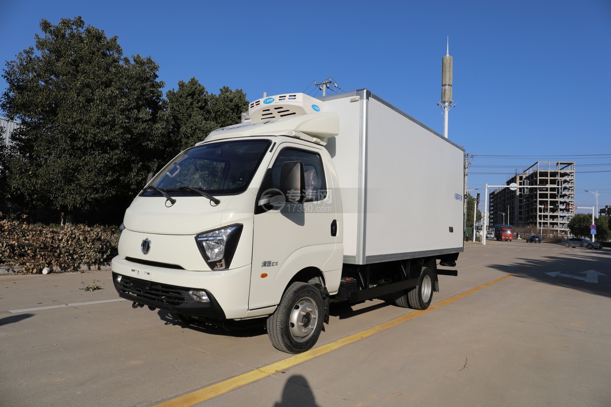 飞碟缔途DX国六柴油蓝牌3.8米冷藏车
