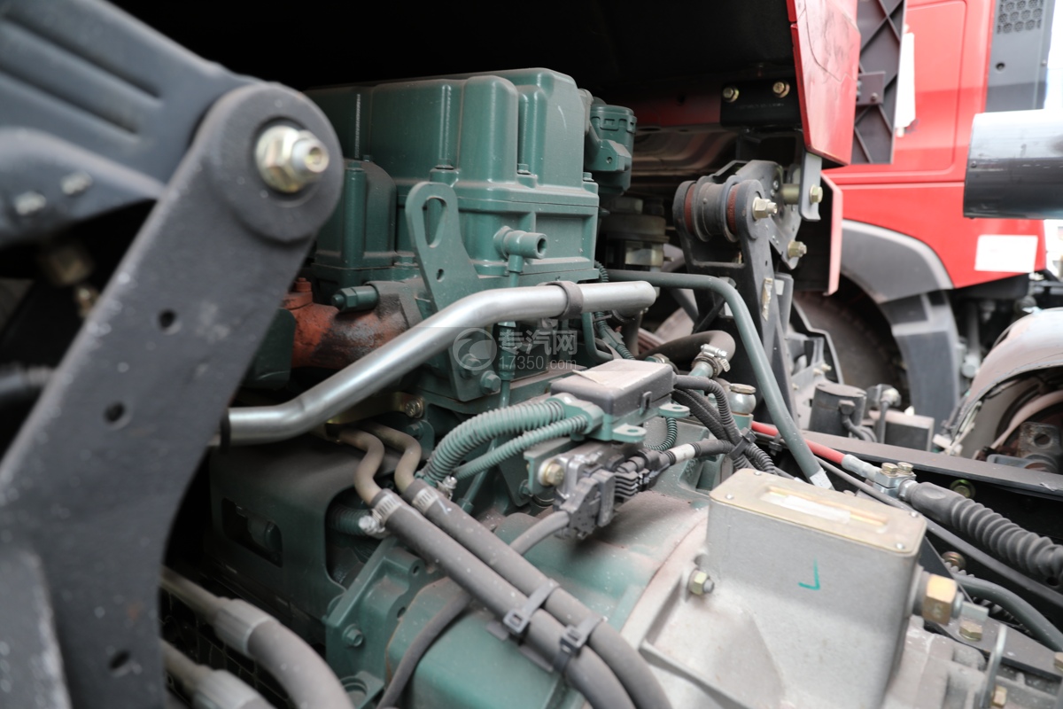 解放J6L小三轴国六腐蚀性物品罐式运输车发动机