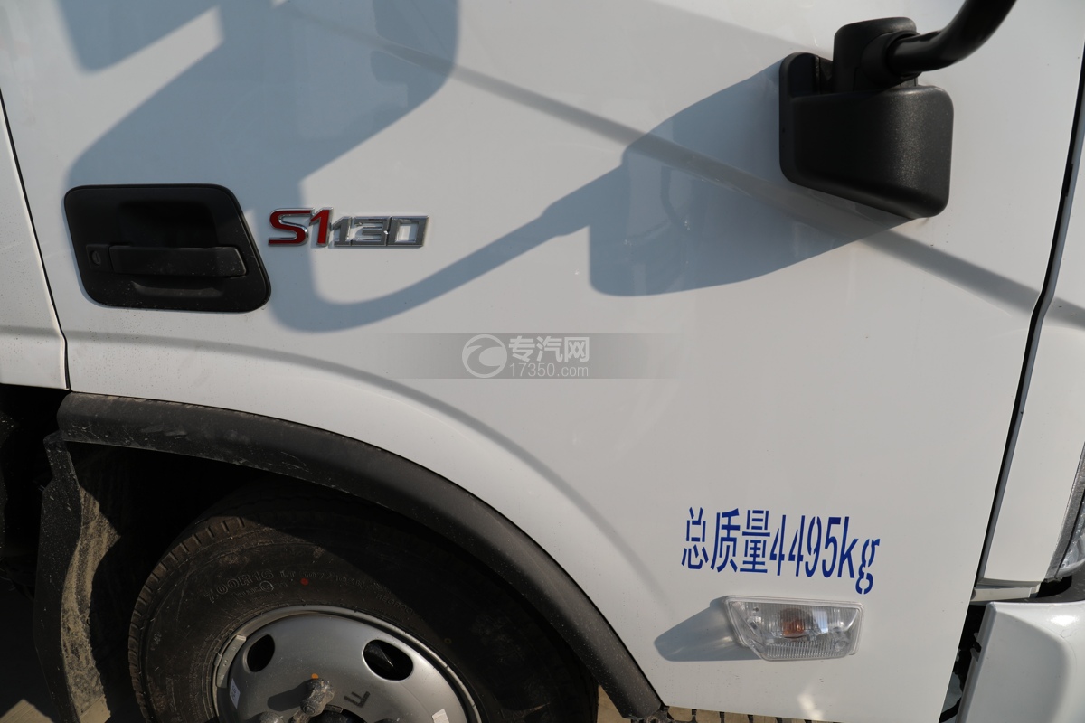 福田欧马可S1国六易燃固体厢式运输车门标识