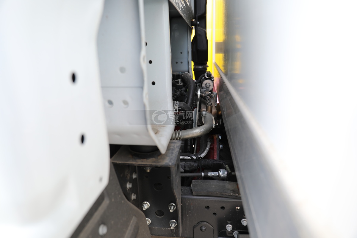 跃进福运S80国六3.95米冷藏车发动机