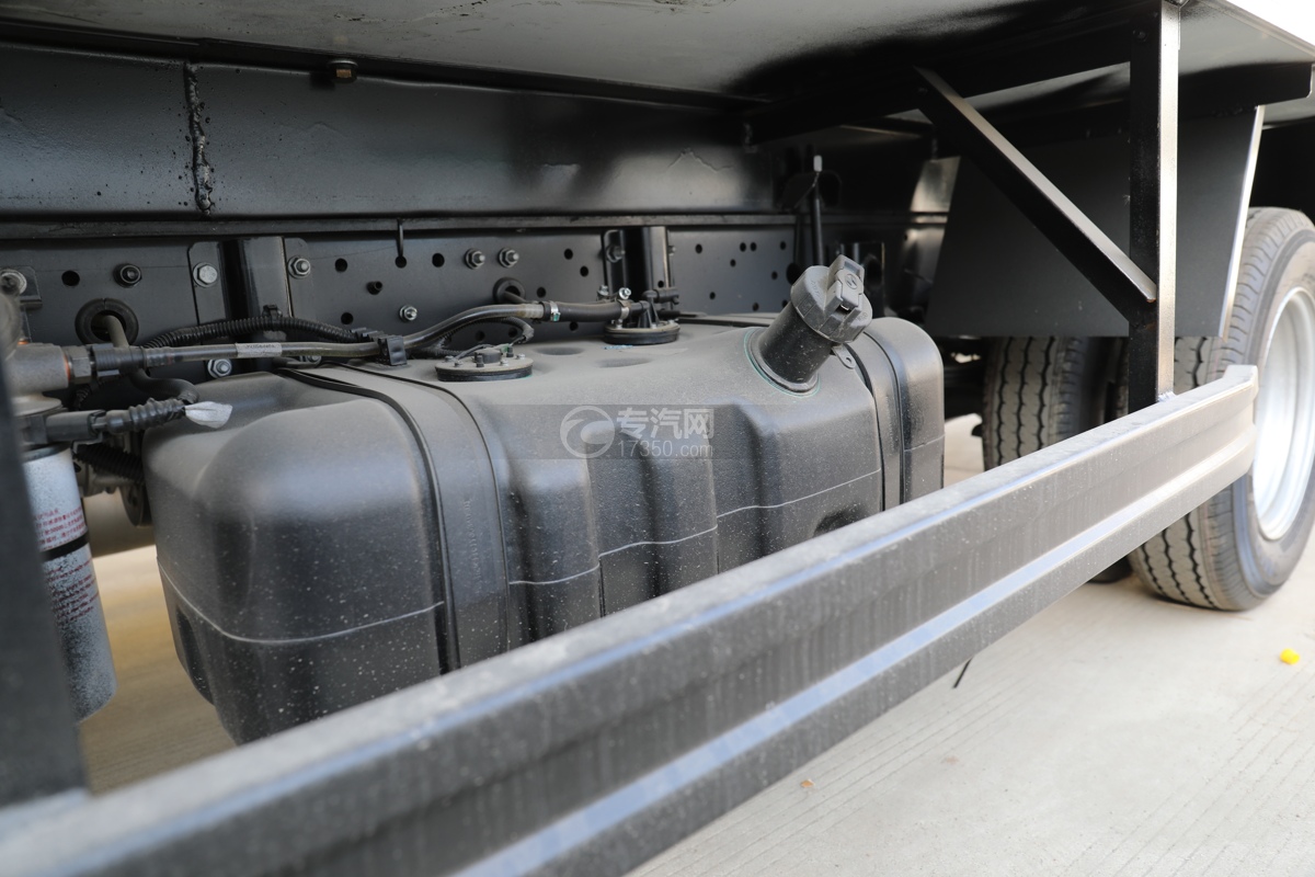 跃进福运S80国六3.95米冷藏车油箱
