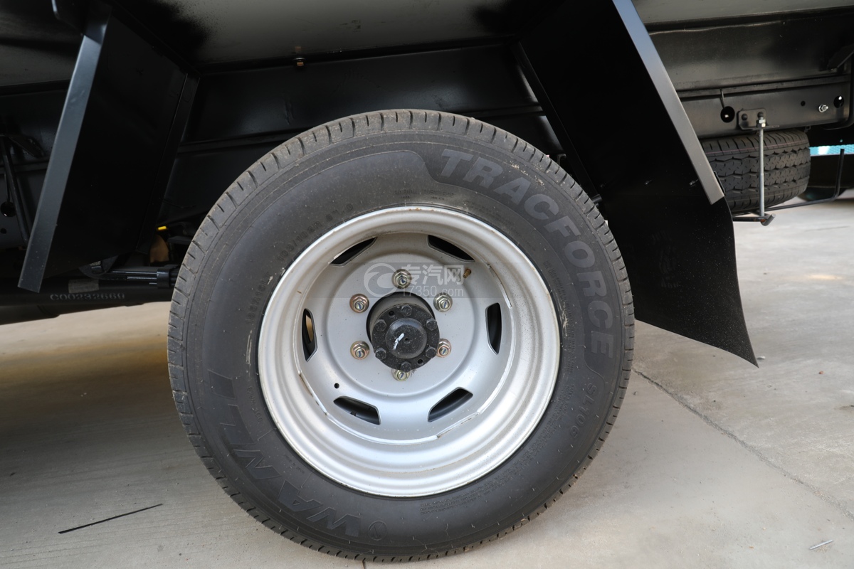 跃进福运S80国六3.95米冷藏车轮胎