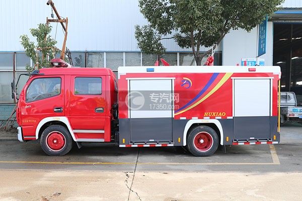 东风多利卡D7双排国五4方水罐消防车侧面图