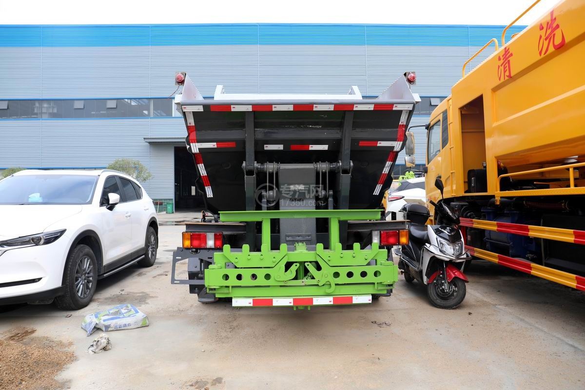 庆铃五十铃ELF国六分类自装卸式垃圾车正后方图