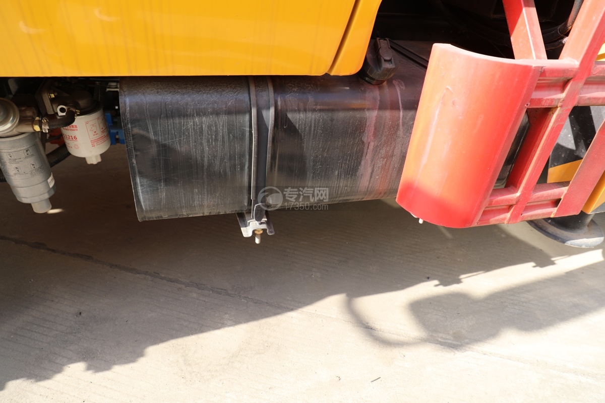 东风凯普特K6双排座17.5米折叠臂式高空作业车油箱