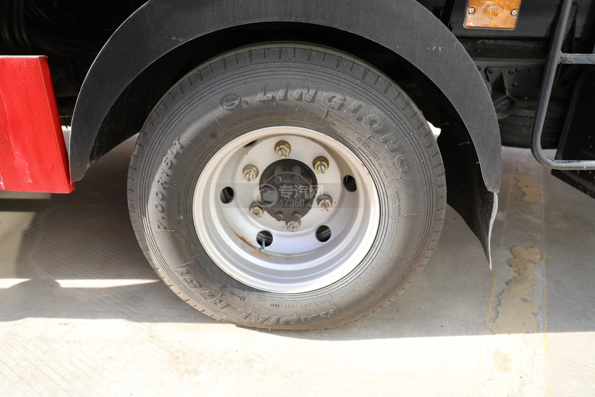 东风凯普特K6双排座17.5米折叠臂式高空作业车轮胎