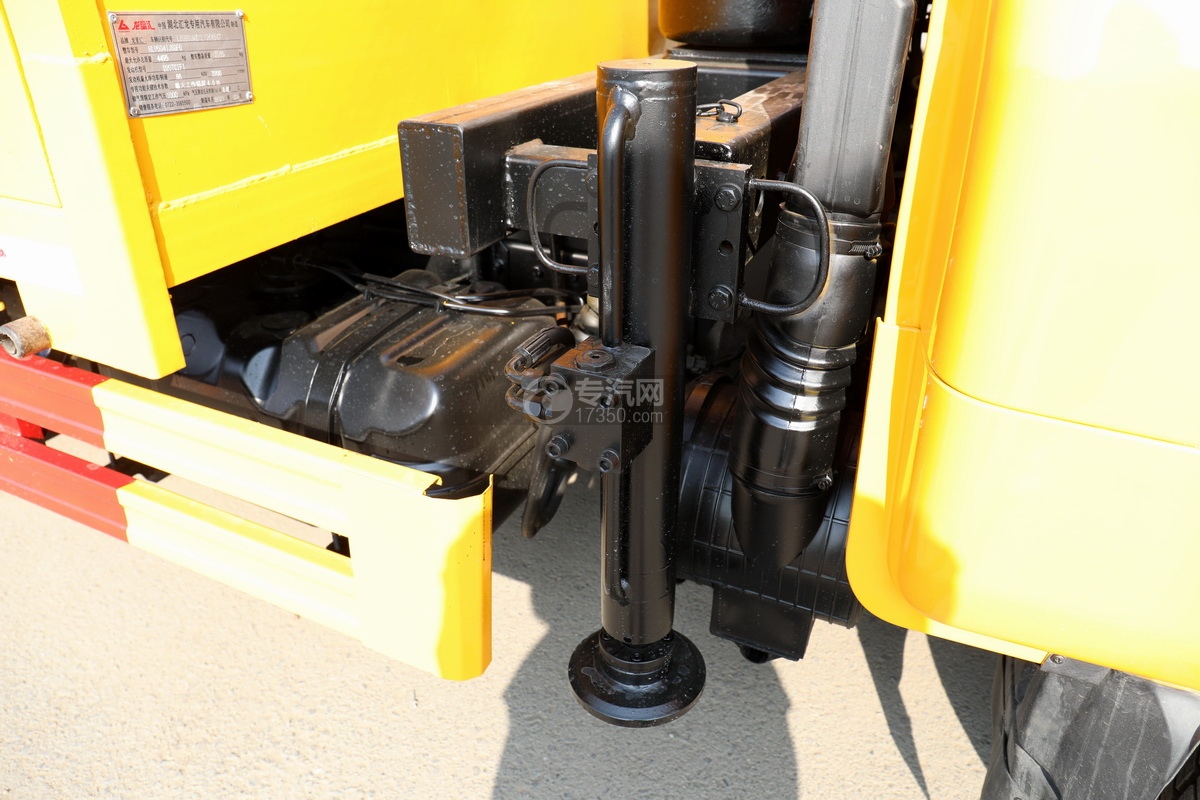 飛碟締途柴油版國六1.8噸折臂隨車吊(黃色)支腿