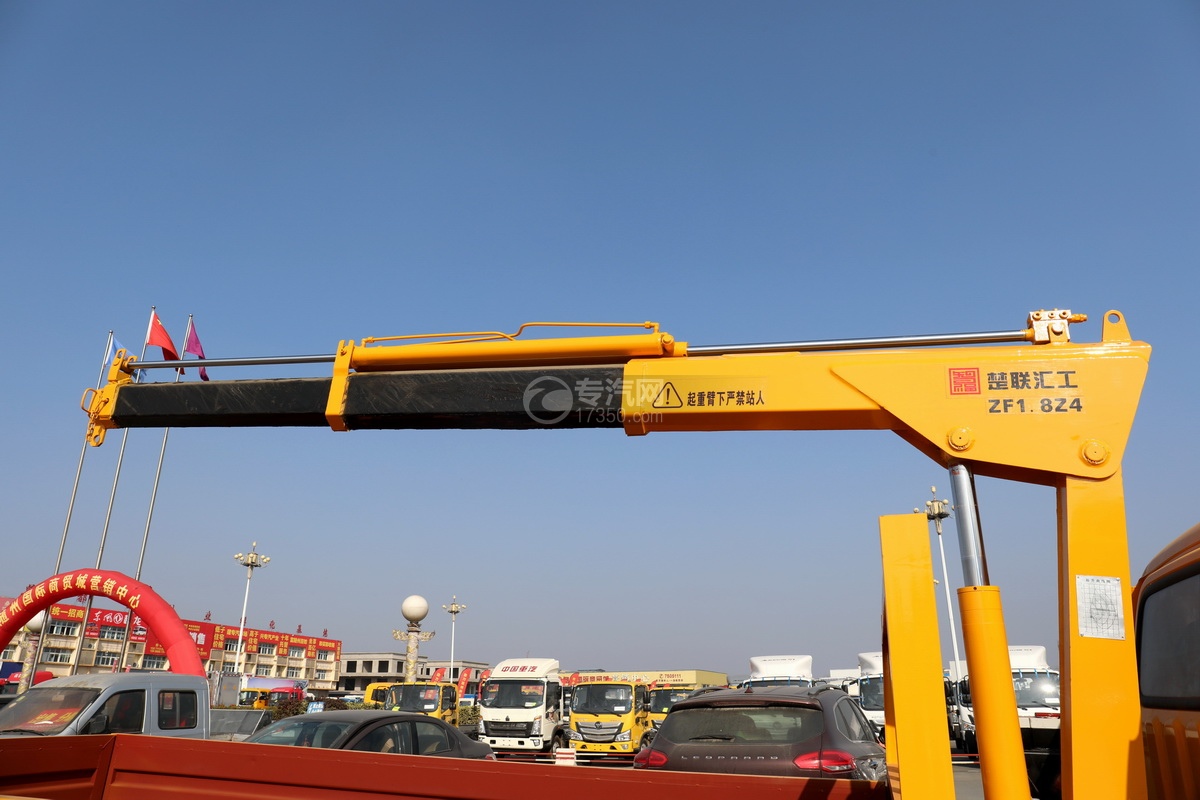 飛碟締途柴油版國六1.8噸折臂隨車吊(黃色)吊機細節